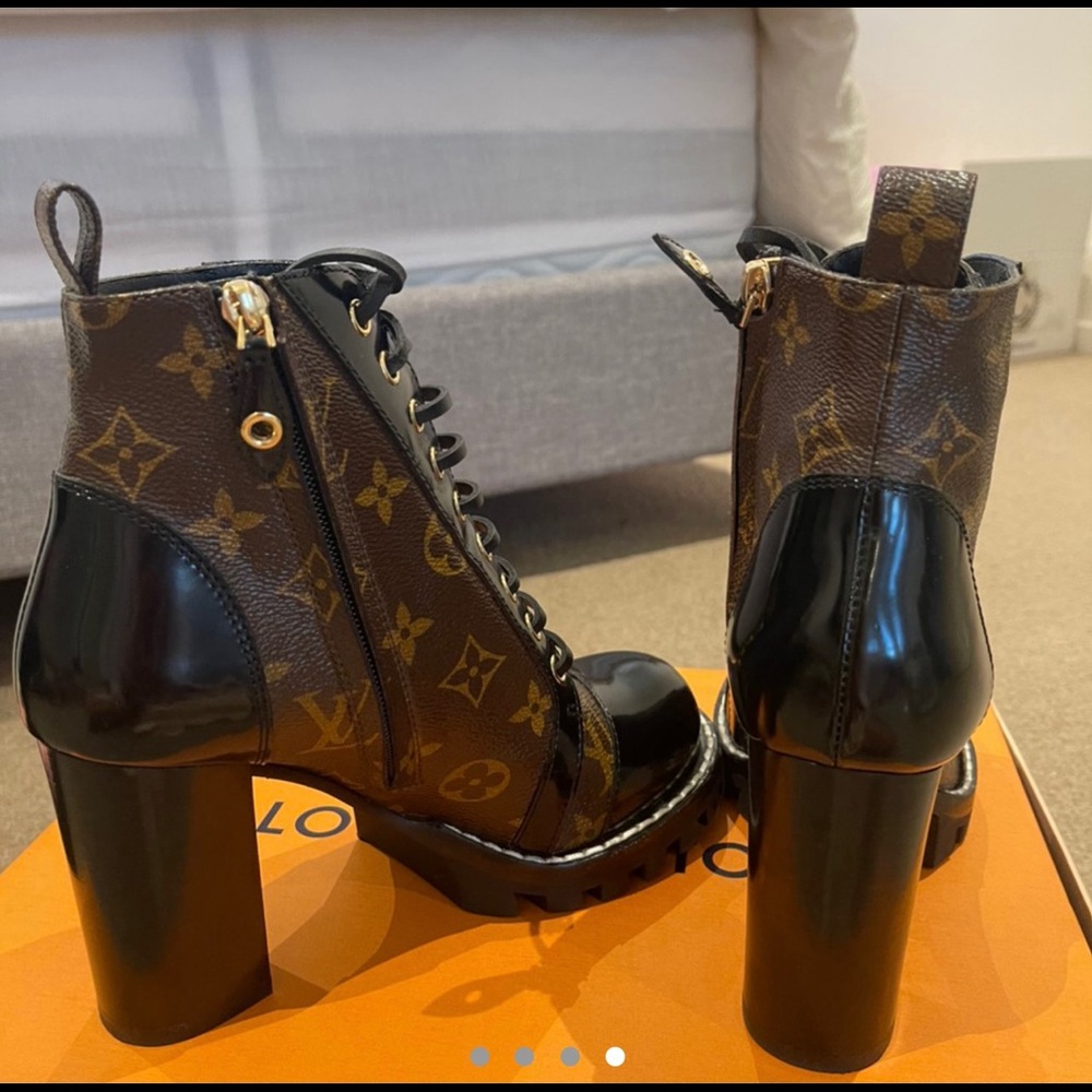 LOUIS VUITTON AUTHENTIC BOOTS - Picture 4 of 4